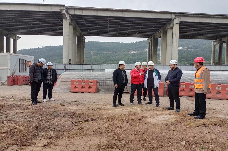 交投集團(tuán)黨委副書記、總經(jīng)理牟春華檢查督導(dǎo)二專線北出口改建項目工作
